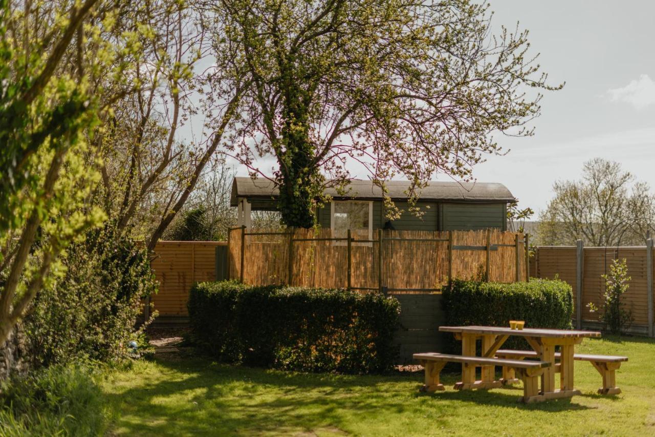 Little England Retreats - Cottage, Yurt And Shepherd Huts Othery Extérieur photo