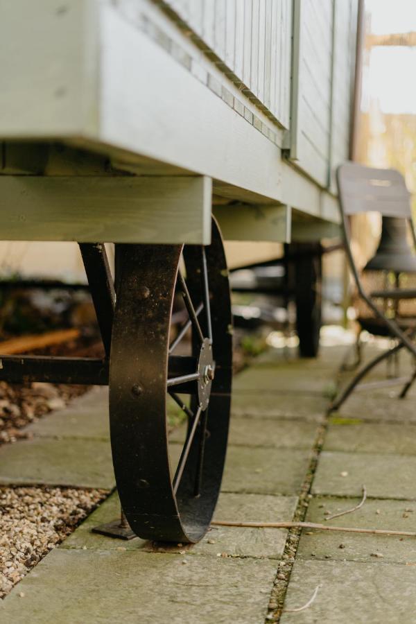 Little England Retreats - Cottage, Yurt And Shepherd Huts Othery Extérieur photo