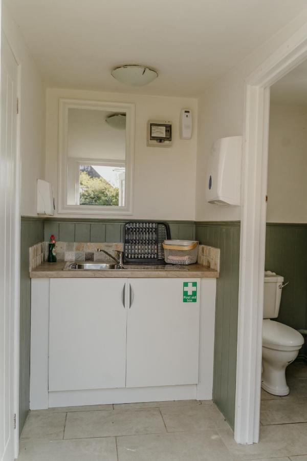 Little England Retreats - Cottage, Yurt And Shepherd Huts Othery Extérieur photo